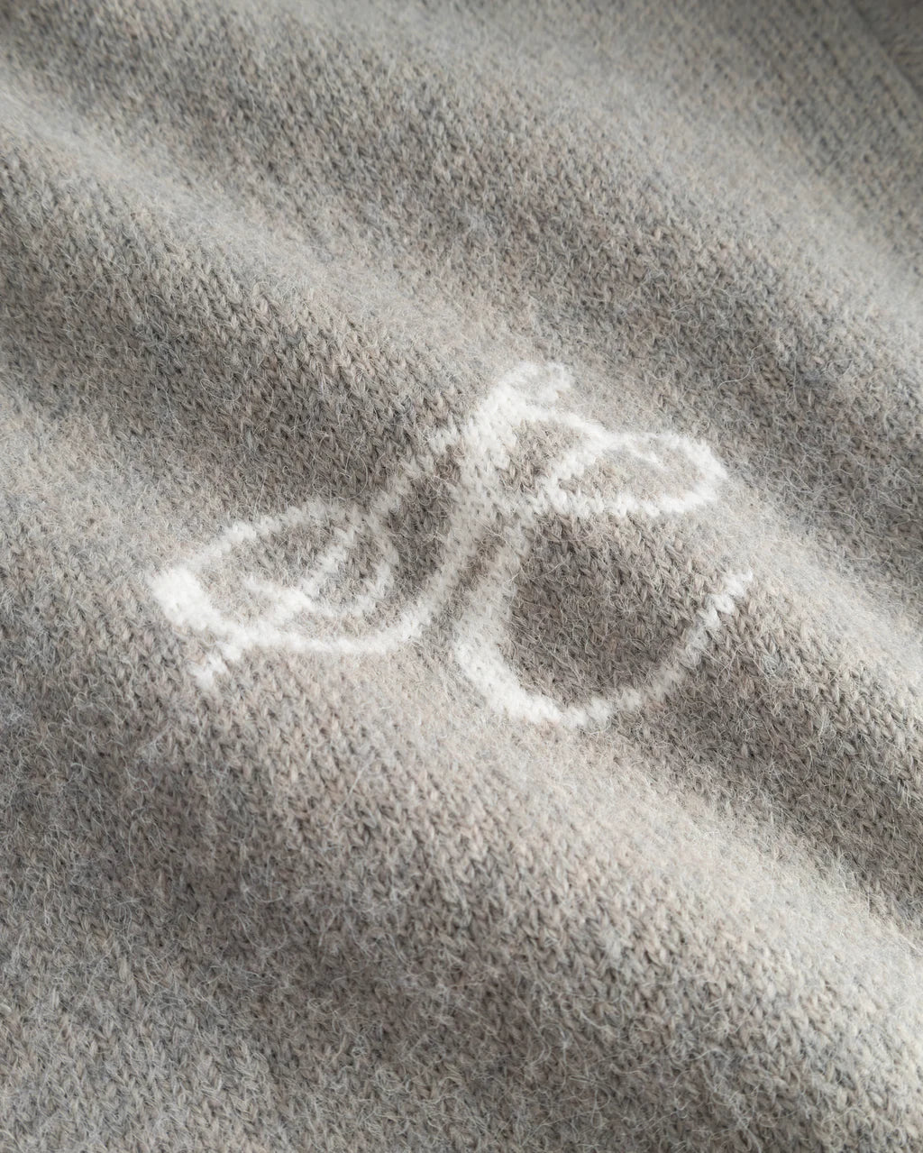 Full-zip sweater light gray lady